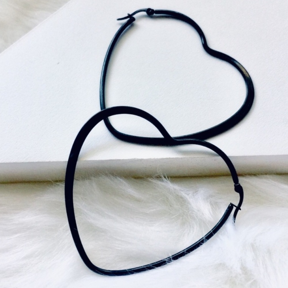 💌 Black Heart Shaped Hoops🖤